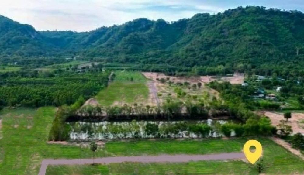 For SaleLandNakhon Nayok : Land for sale, Khao Phra Subdistrict, Nakhon Nayok Province, Red Garuda title deed, ready to transfer, owner sells it himself. (Convenient to talk via Line)