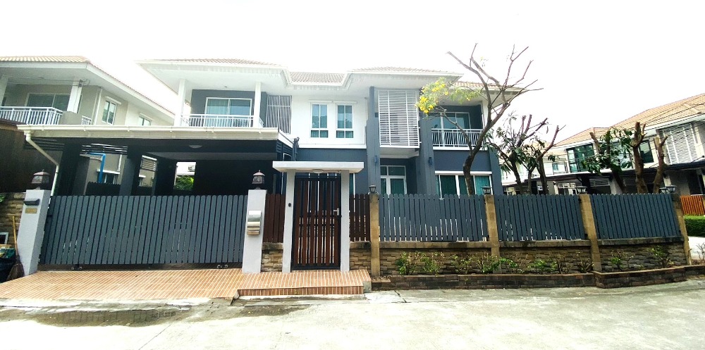 For RentHouseNawamin, Ramindra : For rent, the largest detached house in the Delight at Scene Village project, Watcharapol-Chatuchot, corner house, fully renovated, area 74 sq m, 4 bedrooms, 5 bathrooms, very beautiful house, ready to move in.