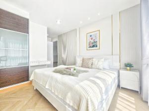 For SaleCondoRatchadapisek, Huaikwang, Suttisan : 💎2 bedrooms, 2 bathrooms, in the heart of Ratchada 𝐃𝐢𝐚𝐦𝐨𝐧𝐝 𝐑𝐚𝐭𝐜𝐡𝐚𝐝𝐚 Room with city view, 23rd floor.