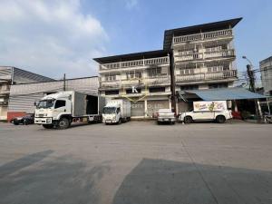 For RentWarehouseEakachai, Bang Bon : Warehouse for rent, Ekkachai, Bang Bon, Bangkok, 3 booths, 3 and a half floors, parking for more than 10 cars.