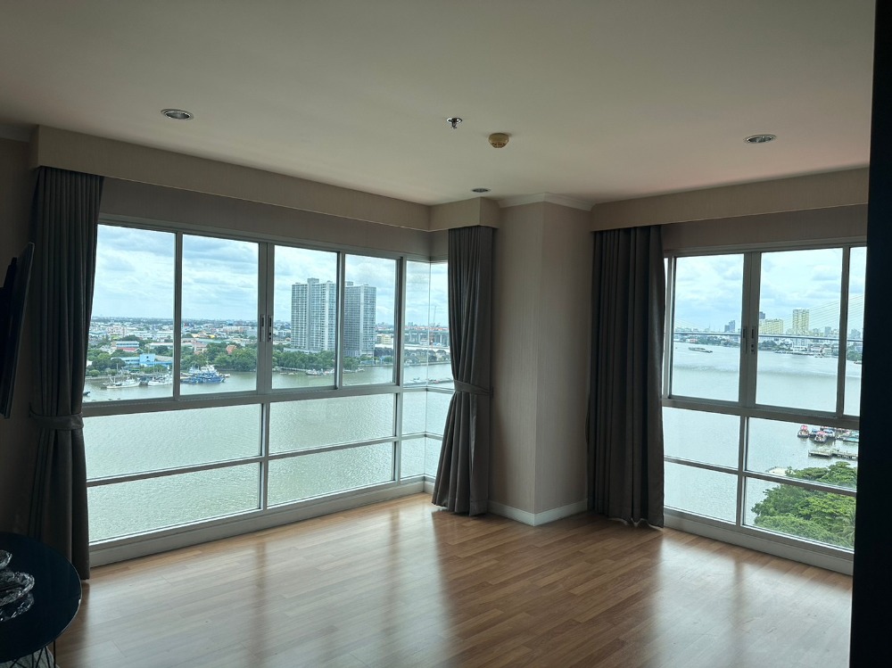 For SaleCondoRama3 (Riverside),Satupadit : ✨Relaxing with river view in all  3 bedrooms, the guest room, and the spacious balcony. Built-in wardrobes, convenient amenities, and close proximity to BTS Chong Nonsi.