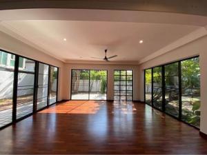 For RentHouseSukhumvit, Asoke, Thonglor : HR1442 2-story detached house for rent, Soi Thonglor 25, empty house, newly renovated. Suitable for living or as a home office.