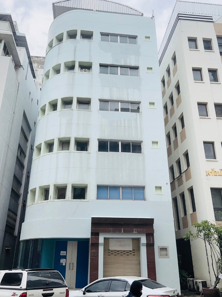 For SaleOfficeRatchadapisek, Huaikwang, Suttisan : For sale: 7-story office building with elevator, near MRT Ratchadaphisek, size 700 sq m.