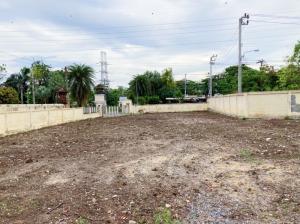 For SaleHouseLadkrabang, Suwannaphum Airport : Empty land in Golden Nakara Village, near the entrance and exit, 363 square meters.