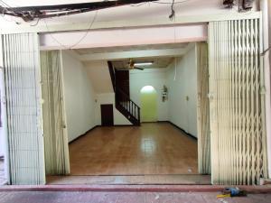 For SaleShophouseYaowarat, Banglamphu : Shophouse for sale in Phahurat area Next to Ong Read Canal, near Saphan Han, an old building suitable for renovation.