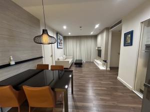 For RentCondoThaphra, Talat Phlu, Wutthakat : Condo The Room Sathorn Taksin, ready to move in, 2 bedrooms, 2 bathrooms, very beautifully decorated, has everything in the room.