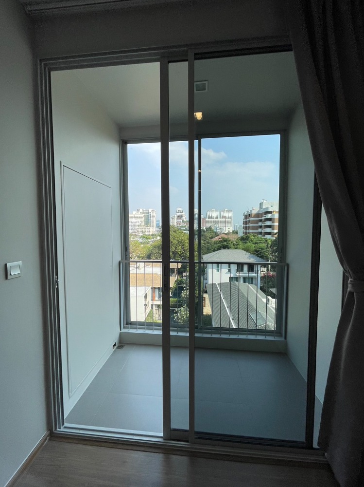 For SaleCondoSukhumvit, Asoke, Thonglor : Urgent sale! 1 bed 1 bath 38 sq m. Walk to SWU, only 100 meters. If interested, contact 088-2389494 Pim.