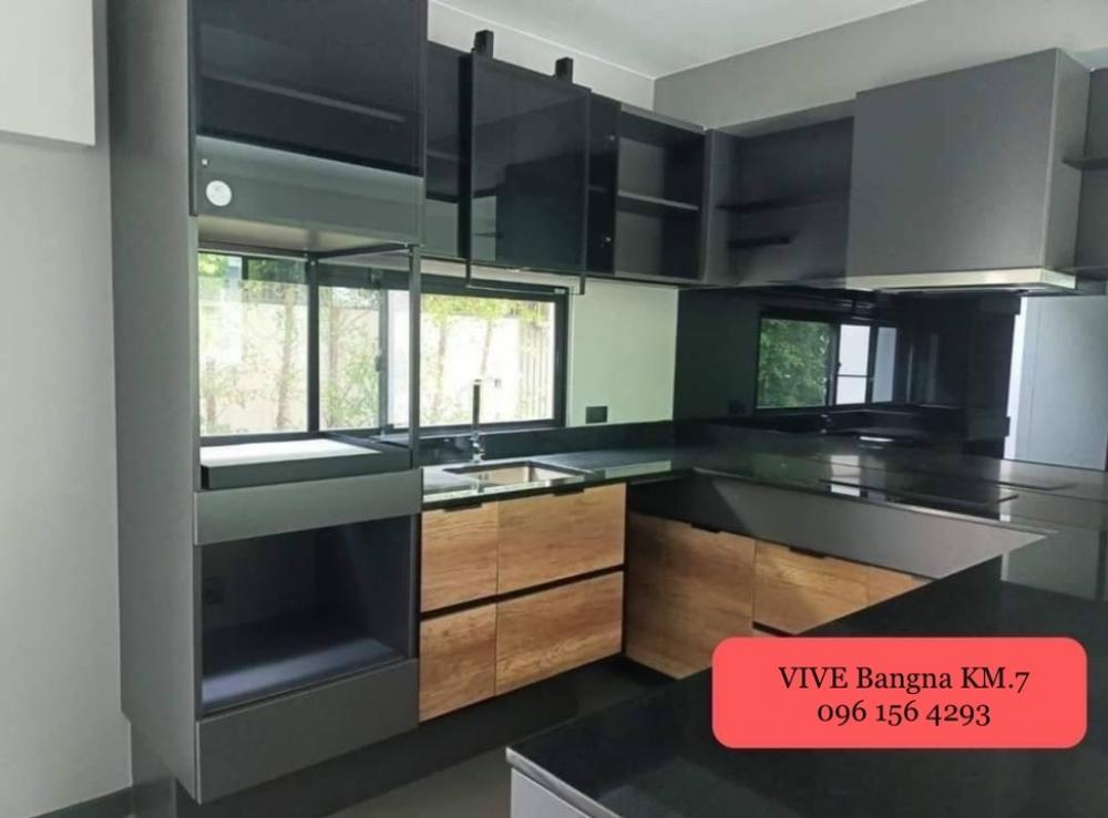 For SaleHouseBangna, Bearing, Lasalle : 📍⚡️For sale!! Single house Vive Bangna LUXURY GALLERY HOUSE for sale!! Single house Vive Bangna LUXURY GALLERY HOUSE, 3 bedrooms, every room has a private bathroom, including 4 bathrooms, 1 maids room, usable area 225 sq m, 40 sq m, 3 parking spaces, this