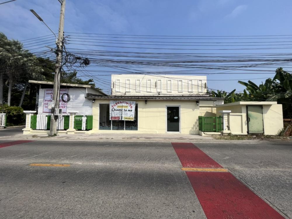 For RentRetailNonthaburi, Bang Yai, Bangbuathong : Space for rent next to the road, 100 sq m., suitable for a studio, tutoring, office, cafe, good location, Tha It, accessible on both Ratchapruek and Rattanathibet roads, near Maneerin Village.
