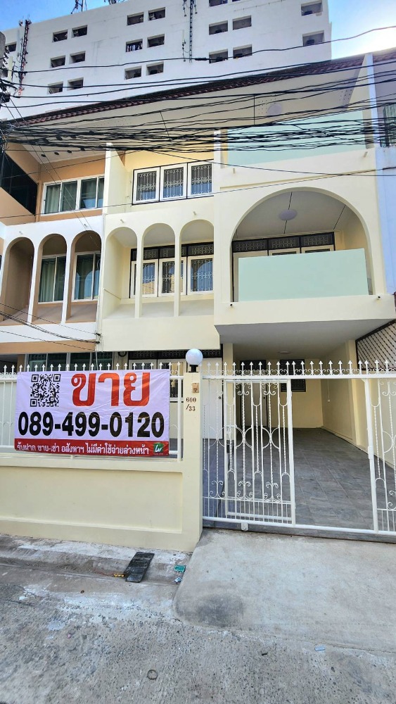 For SaleHouseRama9, Petchburi, RCA : Newly renovated house for sale Asoke-Din Daeng Rd. Next to Bangkok Bank Asoke-Din Daeng branch, 21 sq m., 3 floors, 252 sq m., near CBD Rama 9, 15 minutes from MRT Rama 9.