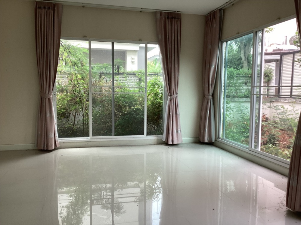 For SaleHousePathum Thani,Rangsit, Thammasat : House for sale, Life Bangkok Boulevard, Rangsit, Khlong 3 (a house that comes at a price and location in the middle of Rangsit that you shouldn't pass up)