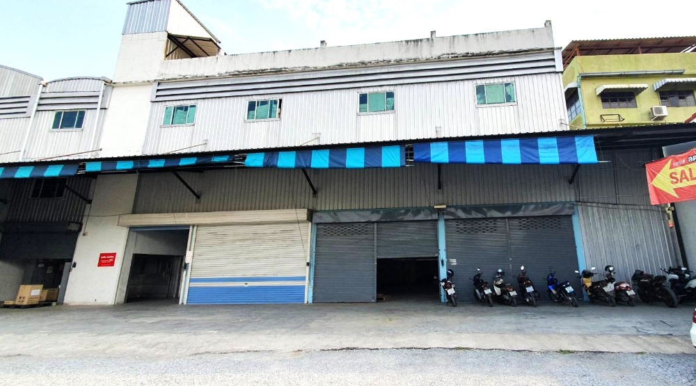 For SaleWarehouseNawamin, Ramindra : For sale/rent, very good price, very cheap!!! Warehouse building with office, 3 floors, at the beginning of Soi Phraya Suren 30, 2 buildings connected to each other. There is a roof top, total area 184 sq m. There is a large elevator going up and down ins