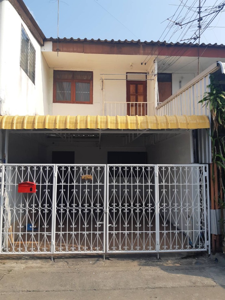 For RentTownhouseKaset Nawamin,Ladplakao : Townhouse for rent Kaset Nawamin Soi Nawamin City Avenue Department Store **Owner rents it himself. Do not accept agents**