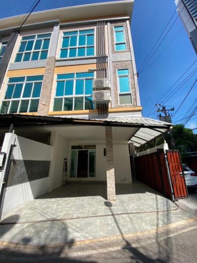 For RentTownhouseRatchadapisek, Huaikwang, Suttisan : Townhome for rent Code M210 Modern Life Townhome @ Huai Khwang 180 sq m. 20 sq m.