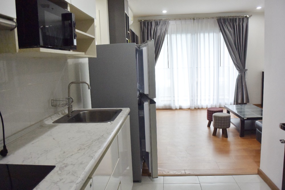 For RentCondoBang kae, Phetkasem : For rent, President Phetkasem-Bang Khae, 2 bedrooms, corner room next to The Mall Bang Khae, has a washing machine.