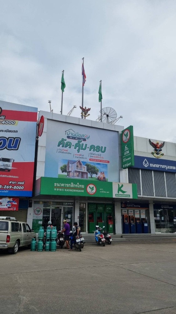 For SaleShophousePhrae : Commercial building for sale 8.9 million baht, rental income almost 40,000 baht Located next to Big C Phrae