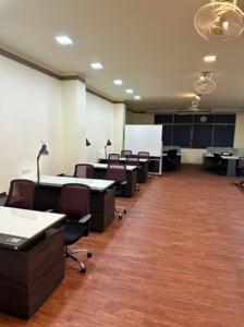 For RentOfficeSathorn, Narathiwat : Office space for rent, size 90 sqm. @Sathorn rd. near BTS Lumpini