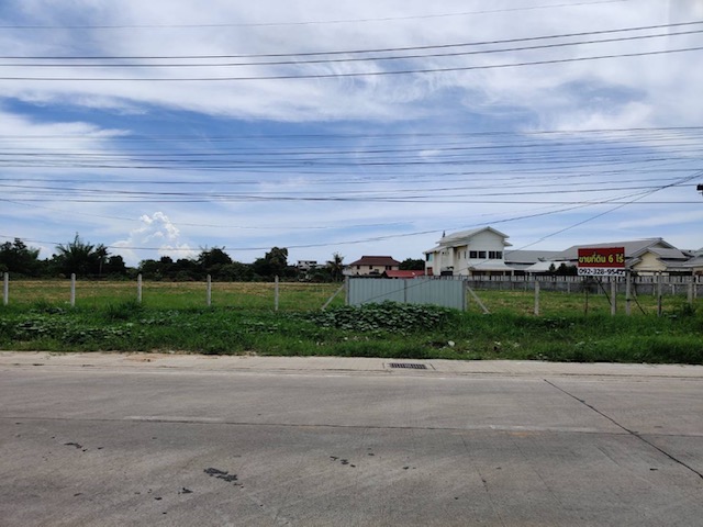For SaleLandHuahin, Prachuap Khiri Khan, Pran Buri : Land for sale, 6 rai, Hua Hin, Prachuap Khiri Khan Province, beautiful, already filled in, fenced in, suitable for an apartment or hotel.