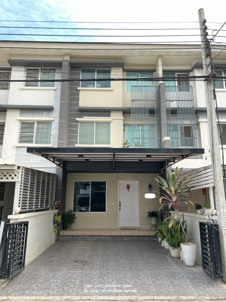 For SaleTownhouseSamut Prakan,Samrong : 3-story townhouse for sale, Town Plus Theparak project, good condition, ready to move in.