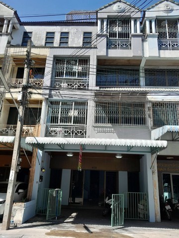 For RentTownhouseSathorn, Narathiwat : RTJ1610 5-story townhome for rent, Benjathani Village. Charoenrat Soi 7 There are 2 ways to enter and exit. Ratchadaphisek Road and Rama 3 Road Near HomePro Rama 3 Near Terminal Rama 3, enter the alley 20 meters, near the expressway 200 meters.