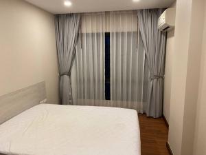 For SaleCondoChiang Mai : For sale : Casa @ Suan Dok, opposite Suan Dok Hospital. You can walk right away. In a very good condition room, Tel: 098-9690236 (Janny)