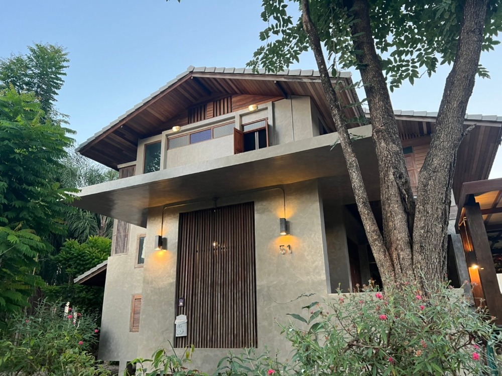 For SaleHouseChiang Mai : 2-story detached house for sale, half-timbered, half-cement, loft style, good location, very convenient, shady, natural atmosphere, Mueang Kaeo zone, Mae Rim, Chiang Mai.