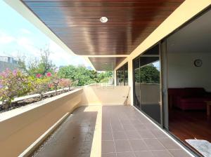 For RentCondoSukhumvit, Asoke, Thonglor : Big balcony 3 bedrooms for rent at Sukhumvit 39