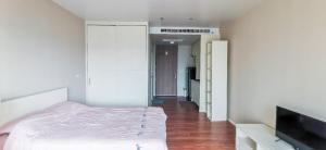 For RentCondoSukhumvit, Asoke, Thonglor : For rent: Noble Solo. Interested: 0992359351. Room rents out very quickly.