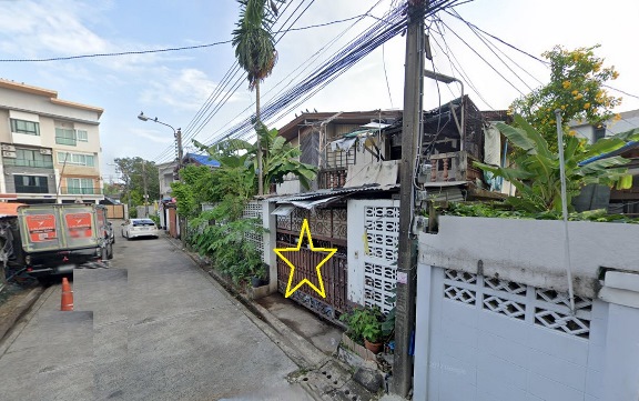 For SaleLandChokchai 4, Ladprao 71, Ladprao 48, : Land for sale with an old wooden house, 2 floors, 100 sq m, Lat Phrao Soi 48.