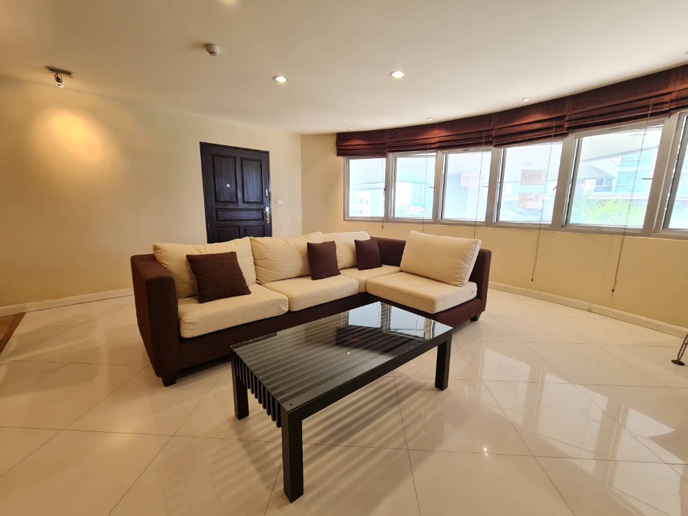 For RentCondoSathorn, Narathiwat : Condo for Sale / Rent: Belle Park Residence 1 (Belle Park Residence 1) The specialty is a corner room with privacy.  See the pool view