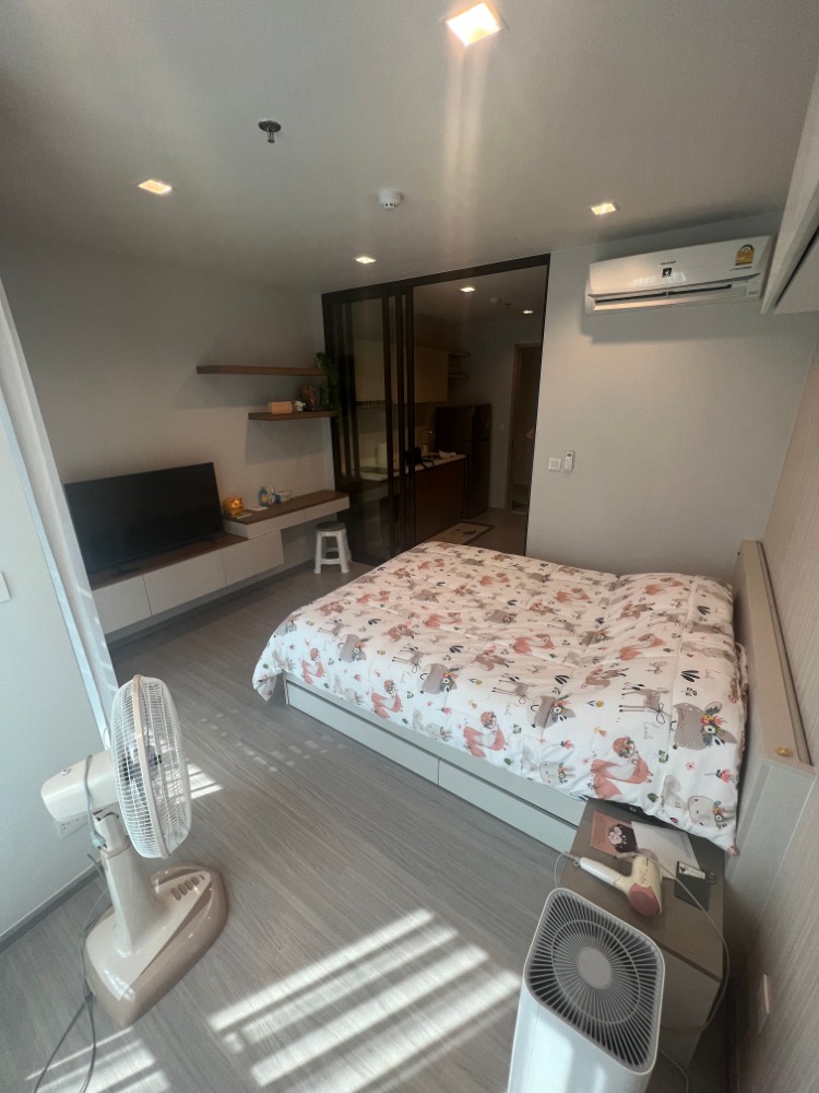 For RentCondoThaphra, Talat Phlu, Wutthakat : (Available 1 March 2024) For rent: Life Sathorn Sierra - 1 bedroom, 28 sq m., 8th floor, south side, pool view - Line:@hac55