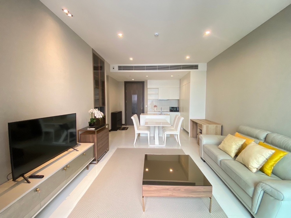 For RentCondoNana, North Nana,Sukhumvit13, Soi Nana : 🌟A stunning 2 beds high-rise condo with a balcony, located right next to the BTS Nana, with 0 meters distance. The balcony is spacious and the room comes fully furnished, fixed parking.