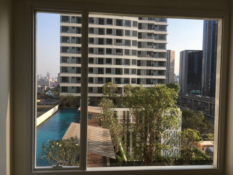 For RentCondoLadprao, Central Ladprao : For rent: The Saint Residences, 3 bedrooms, large room, high floor, swimming pool view, near Central BTS Kaset Ratchayothin.