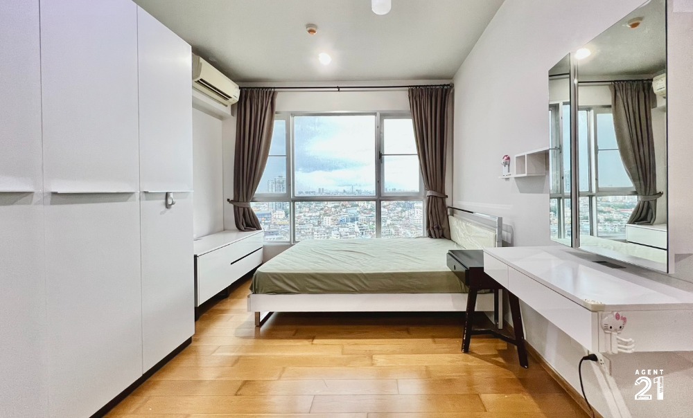 For RentCondoWongwianyai, Charoennakor : For Rent– 1 bedroom next to BTS station at Hive Taksin