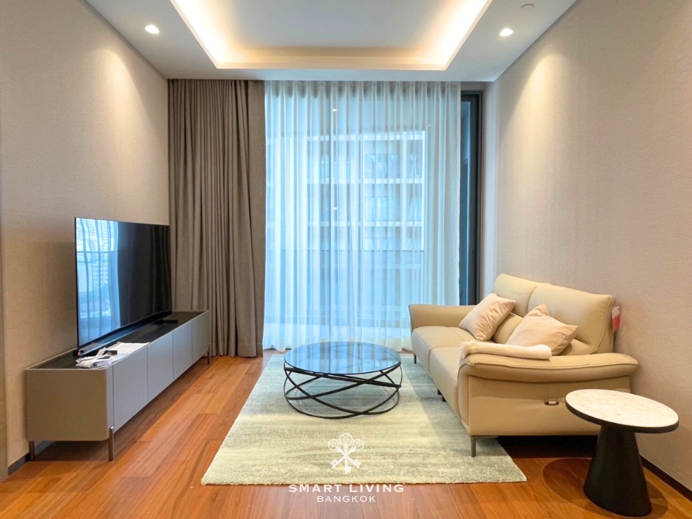 For RentCondoSukhumvit, Asoke, Thonglor : 📣Step into luxury with this spacious 93 sqm condo featuring 2 beds, closed kitchen, and fully furnished amenities. Experience the convenience of concierge and shuttle services included. Ready to move in now