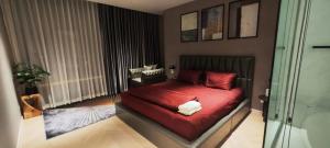 ให้เช่าคอนโดสาทร นราธิวาส : Four Seasons Private Residences, 2 Bed 3 Bath,Rent 250,000  Baht