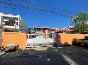 For RentHouseLadprao, Central Ladprao : Large detached house for rent, 100 sq m, Lat Phrao 122, has 4 bedrooms, 3 bathrooms, 2 air conditioners, enters the alley, only 30 meters, walk to BTS [Company registration possible]