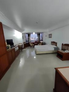 For SaleCondoYaowarat, Banglamphu : Condo for sale, Juldis River Mansion condominium, special price 2.7 million baht.
