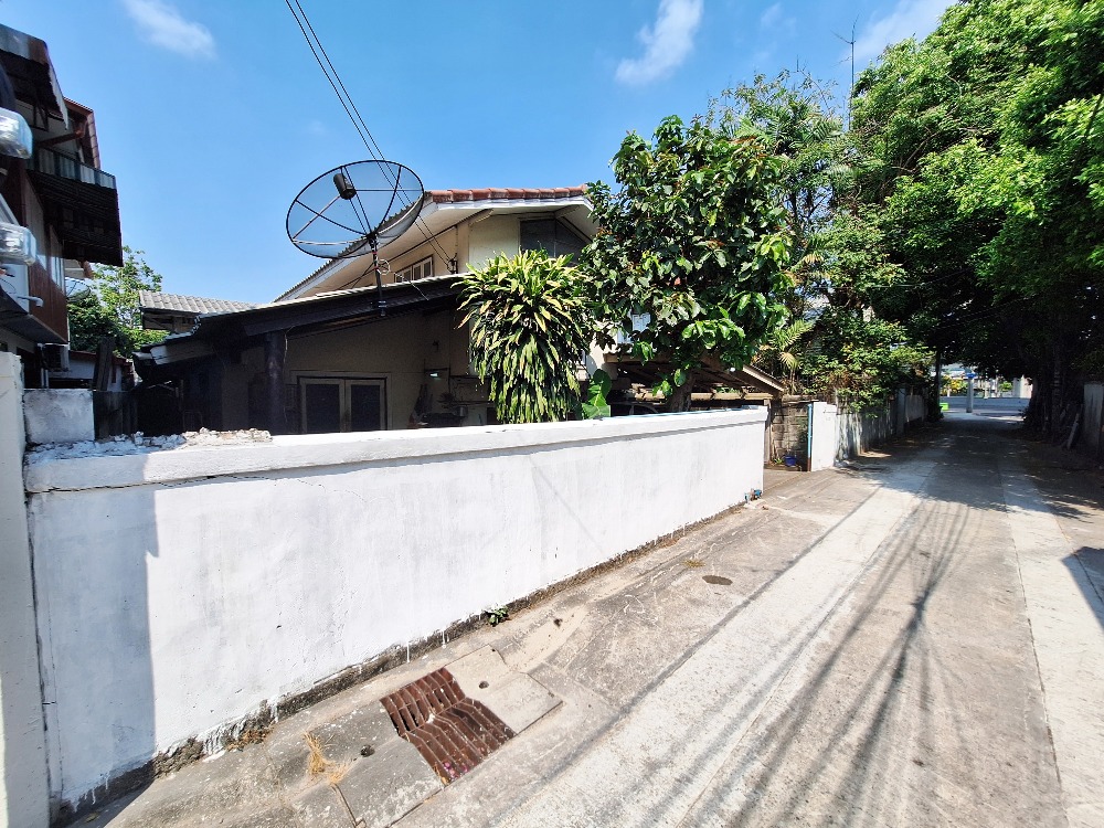 For SaleLandThaphra, Talat Phlu, Wutthakat : Single house for sale in Tha Phra area, area 65.1 sq w., good location, 600 m. from MRT Tha Phra.