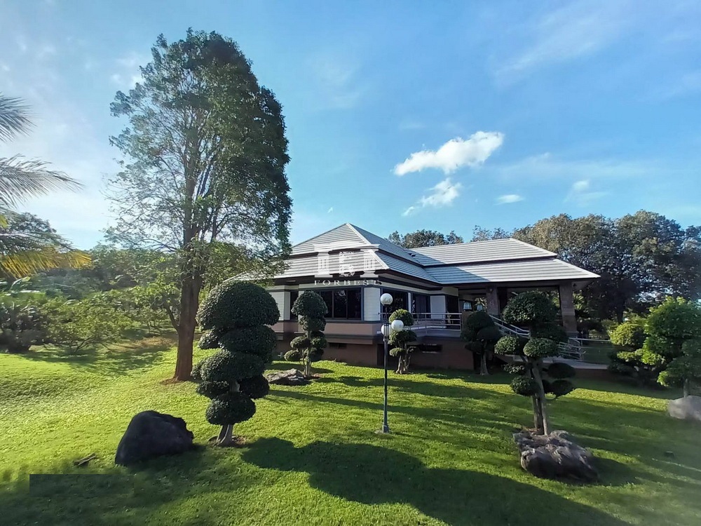 For SaleHousePak Chong KhaoYai : Khao Yai vacation home, area 3 rai, is a 2-story house.