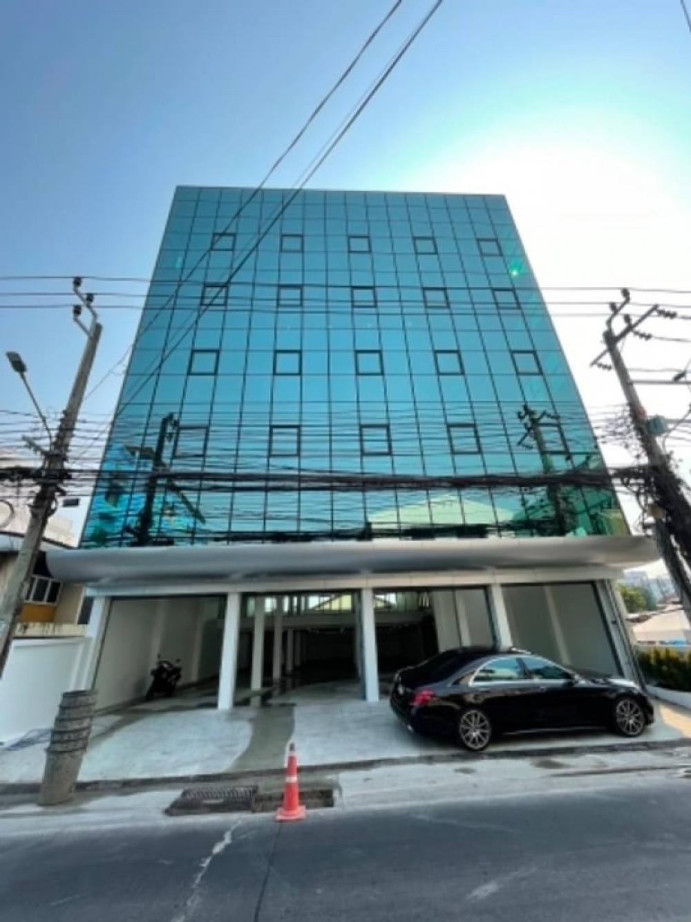 For RentOfficeChokchai 4, Ladprao 71, Ladprao 48, : For rent: 6-story office building, Stand Alone type, parking for 16 cars, suitable for an office / product stock / beauty clinic. /Sell products online /Tiktokshop