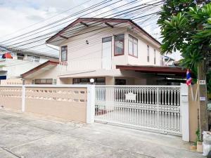 For SaleHouseKasetsart, Ratchayothin : Large detached house for sale Near Wang Hin intersection The whole house has been renovated and is ready to move in.