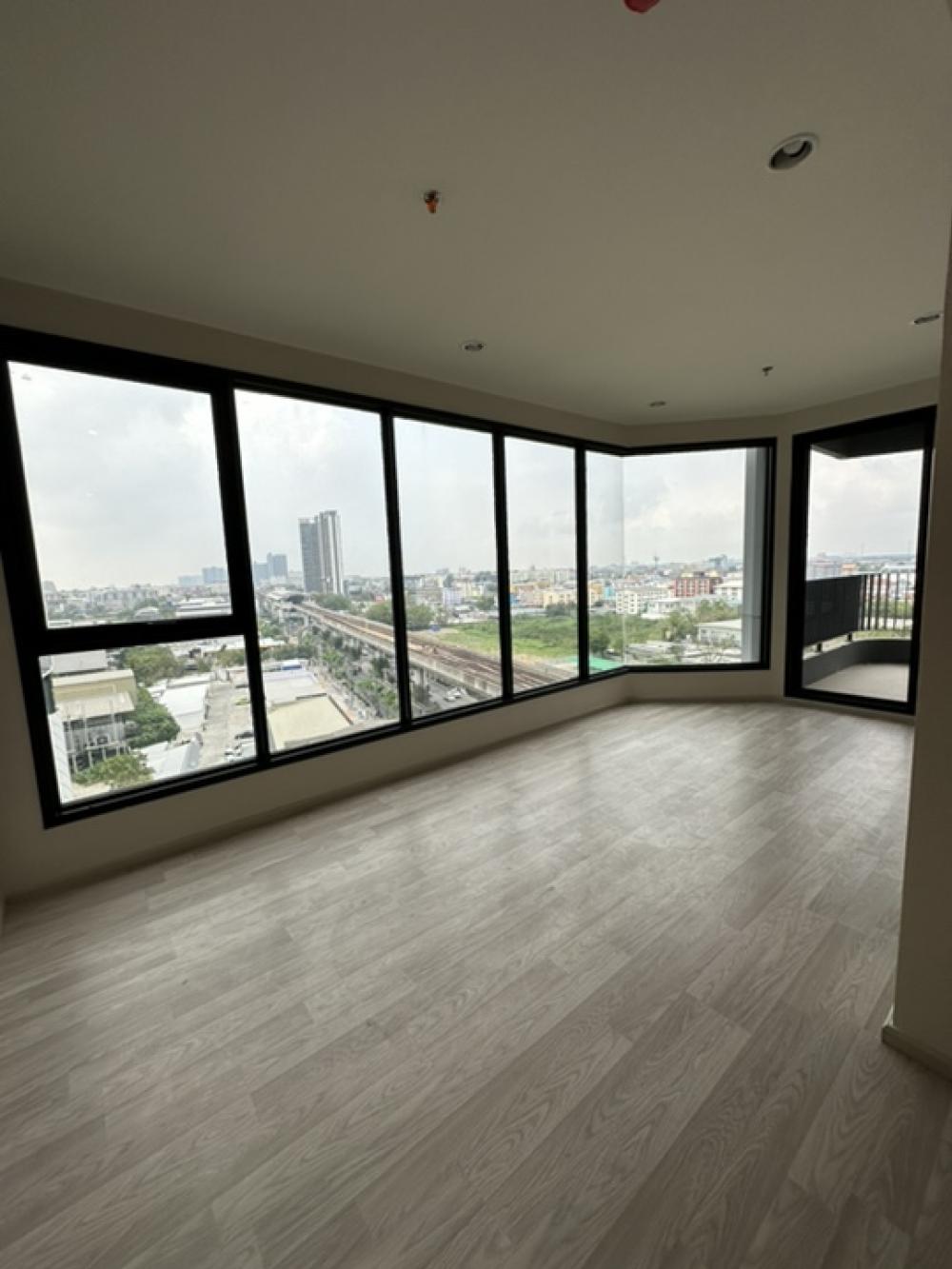 For SaleCondoBangna, Bearing, Lasalle : For sale IDEO MOBI Sukhumvit Eastpoint BTS Bangna 2 Bed 54.16 sq m, Building A, curved glass, price 6,190,000 baht, free common fees for 5 years.