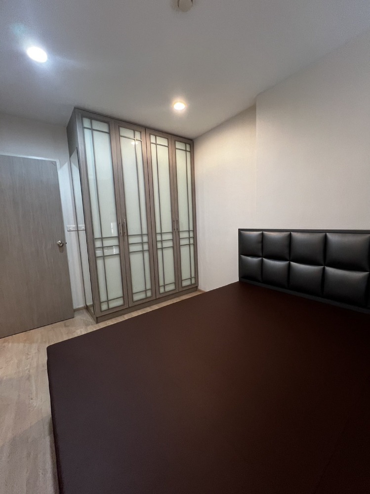 For RentCondoThaphra, Talat Phlu, Wutthakat : For rent Ideo Sathorn Thapra (Ideo Sathorn Thapra), next to BTS Pho Nimit, 300 meters, with furniture + washing machine + room 31 sq m., only 11,000 baht.
