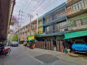 For SaleTownhouseOnnut, Udomsuk : B6744 Commercial building for sale, 3 and a half floors, Soi Pridi Banomyong 47. Sukhumvit Road 71
