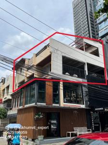 For RentRetailNana, North Nana,Sukhumvit13, Soi Nana : BTS Nana for rent, 3rd-4th floor space. For opening a shop, size 230 sq m,with rooftop, condition needs to be renovated. In a good location There are always tourists