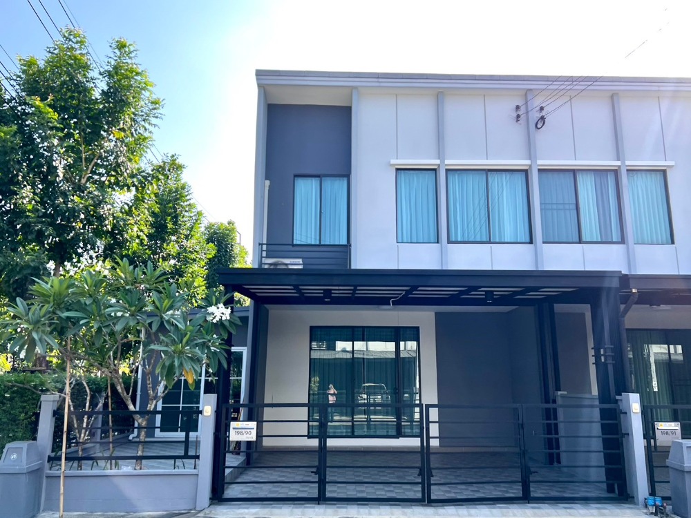 For SaleTownhouseVipawadee, Don Mueang, Lak Si : Urgent sale, cheap price, best value in the project‼ 2-story townhome for sale, Pleno Village, Don Mueang, Songprapa, area size 27 sq m. Sold with additions to the entire house. Furniture + electrical appliances Installed wallpaper throughout the house +
