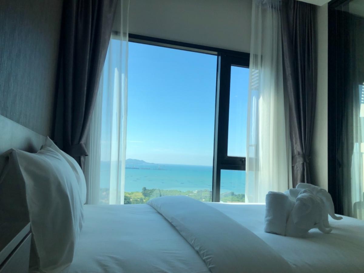 For SaleCondoSriracha Laem Chabang Ban Bueng : (Sale with renter) Free transfer fee!! Sale fully furnished with beautiful sea view! Knightsbridge the ocean Sriracha, mountain view condo, 1bed room, 35 sqm., 24th floor, high floor, direct sea view, very beautiful