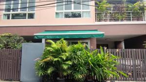 For SaleTownhouseSukhumvit, Asoke, Thonglor : Ekamai double town houses with pool  FOR SALE