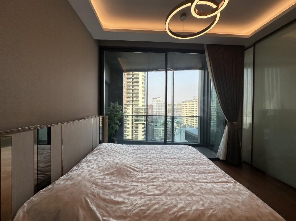 For RentCondoSukhumvit, Asoke, Thonglor : 🔥🔥🌟🏦RARE!!🎇Ready to move in!!👑ULTRA LUXURY luxurious 👑 The room is very beautifully decorated🔥🔥 🎯Luxury👑 The Estelle Phrom Phong ✅Supercar parking ✅ 1B✅ 58 SqM 14 th (#The Em District📌 )🔥🔥✨LINE : miragecondo